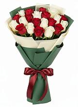Букет Микс из красных и белых роз в Туртас