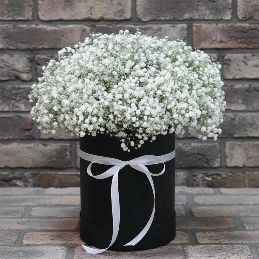 Цветочная композиция из Гипсофила в шляпной коробке в Туртас