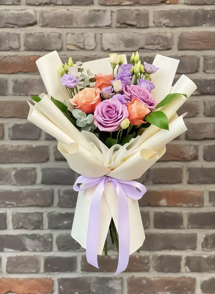 Букет цветов из: Лизиантусы и Розы в Туртас