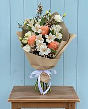 Букет цветов из:  Альстромерии, Лизиантусы, Розы и Хризантемы в Туртас