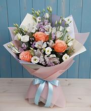 Букет цветов из:  Лизиантусы, Розы, Альстромерии и Гипсофила в Туртас