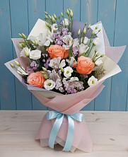 Букет цветов из:  Лизиантусы, Розы, Альстромерии и Гипсофила в Туртас