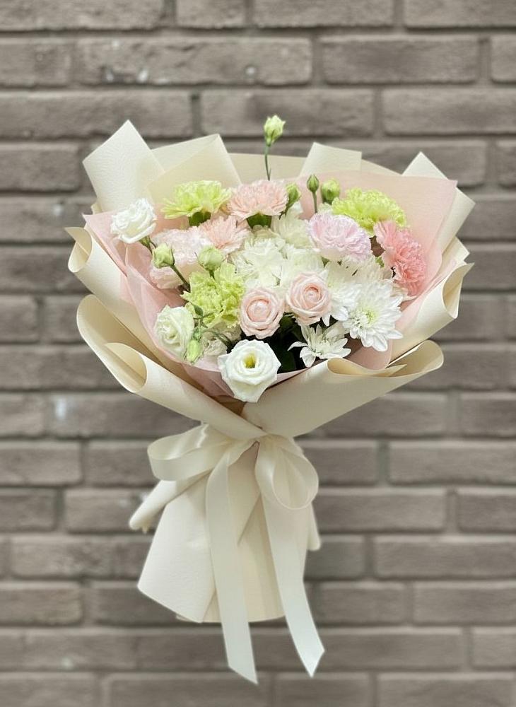 Букет цветов из: Гвоздики, Розы, Лизиантусы и Хризантемы в Туртас