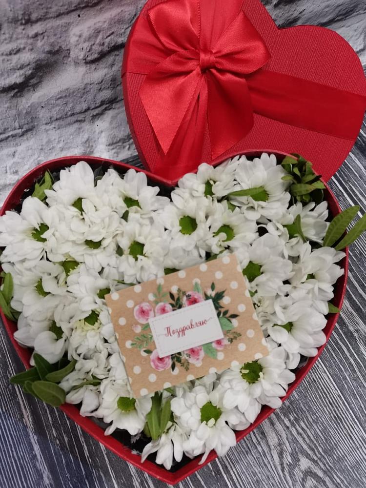 Цветочная композиция из Хризантемы в виде сердца в Туртас