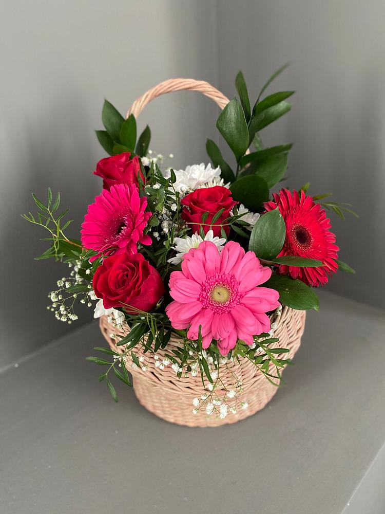 Цветочная композиция из Розы, Хризантемы и Герберы в корзине в Туртас